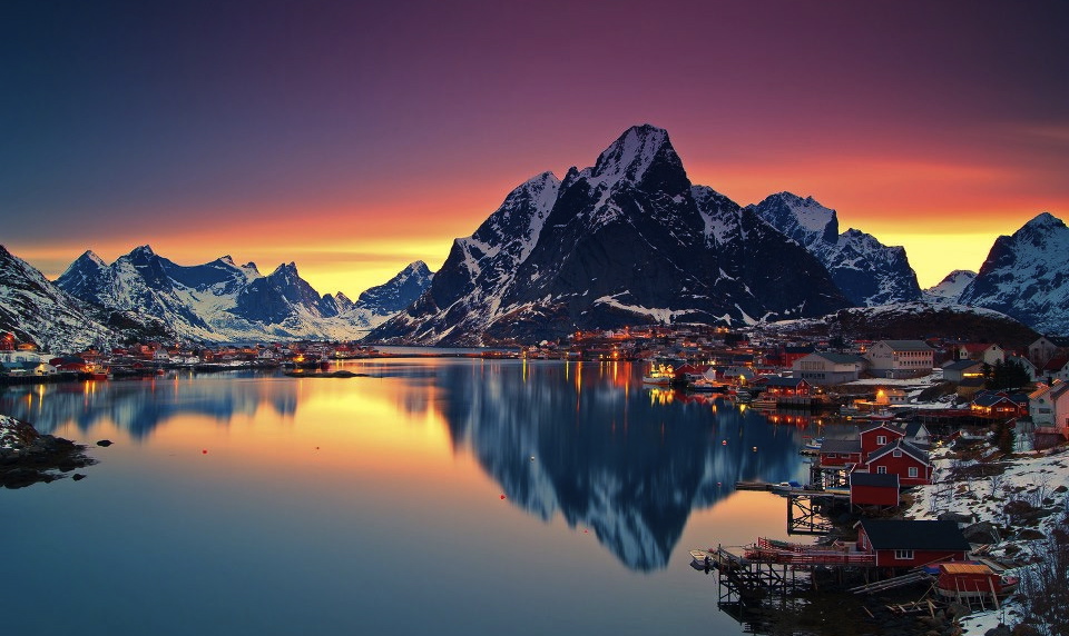 midnight-sun-in-lofoten-norway